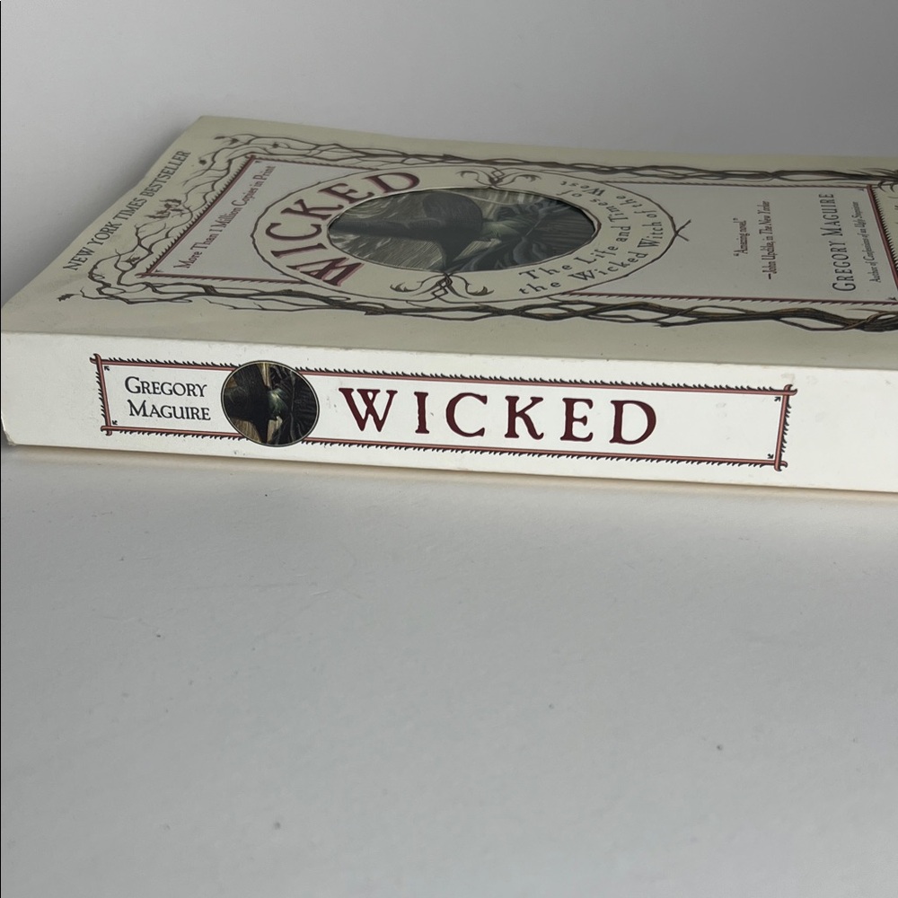 Wicked Book by Gregory Maguire - Picture 2 of 3